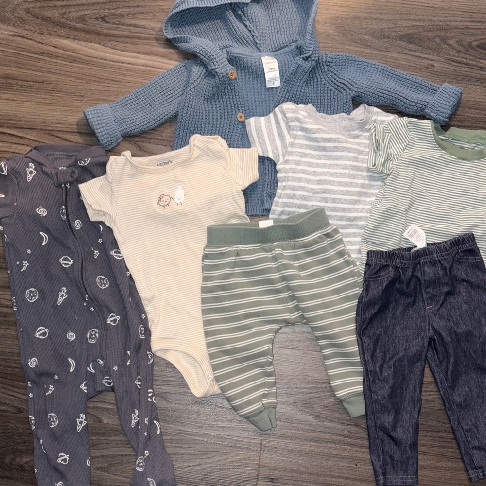 Bundle of 7 9 month outfits Carters blues Carters blue green